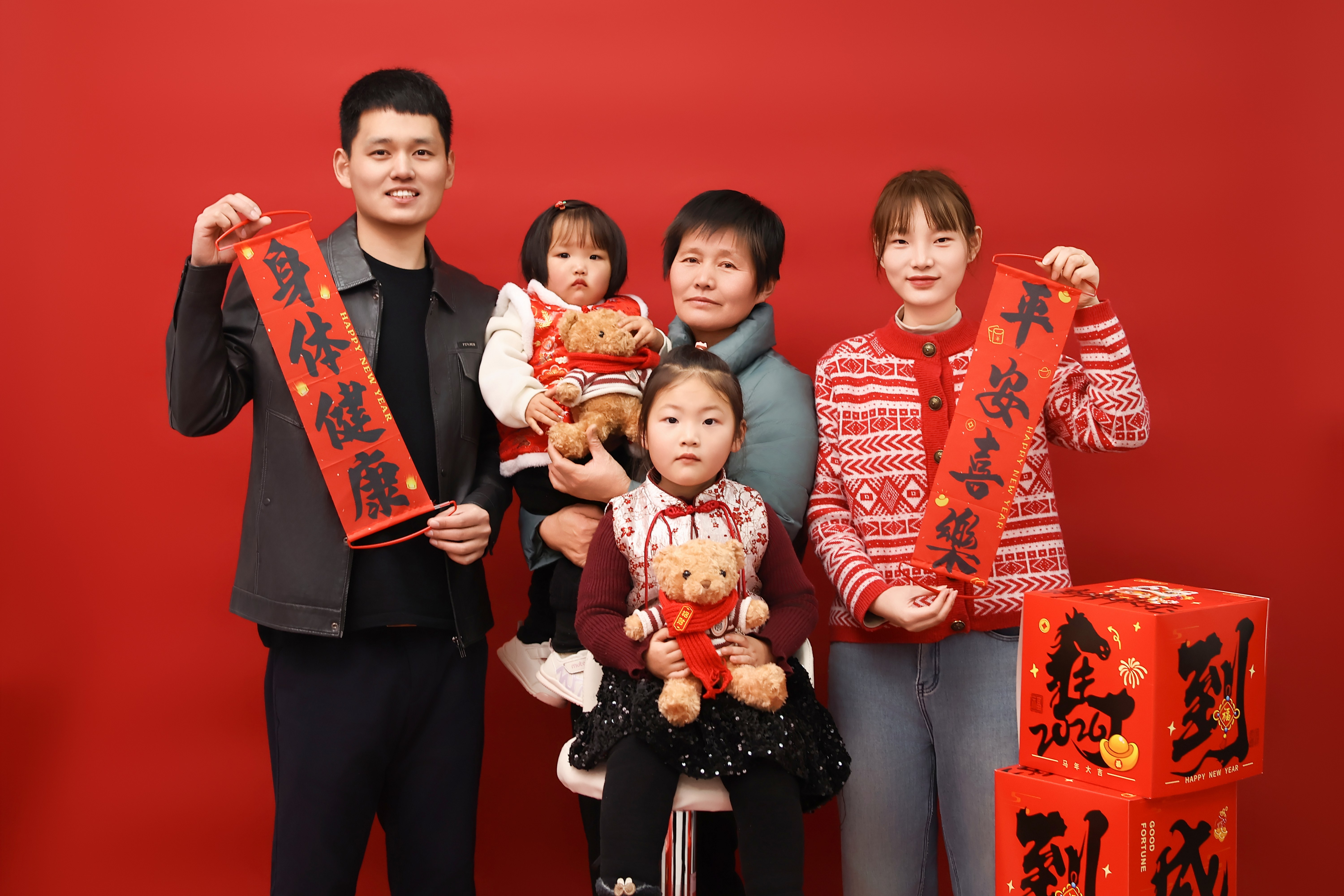 嘉昱物业开展“新春全家福拍摄”活动